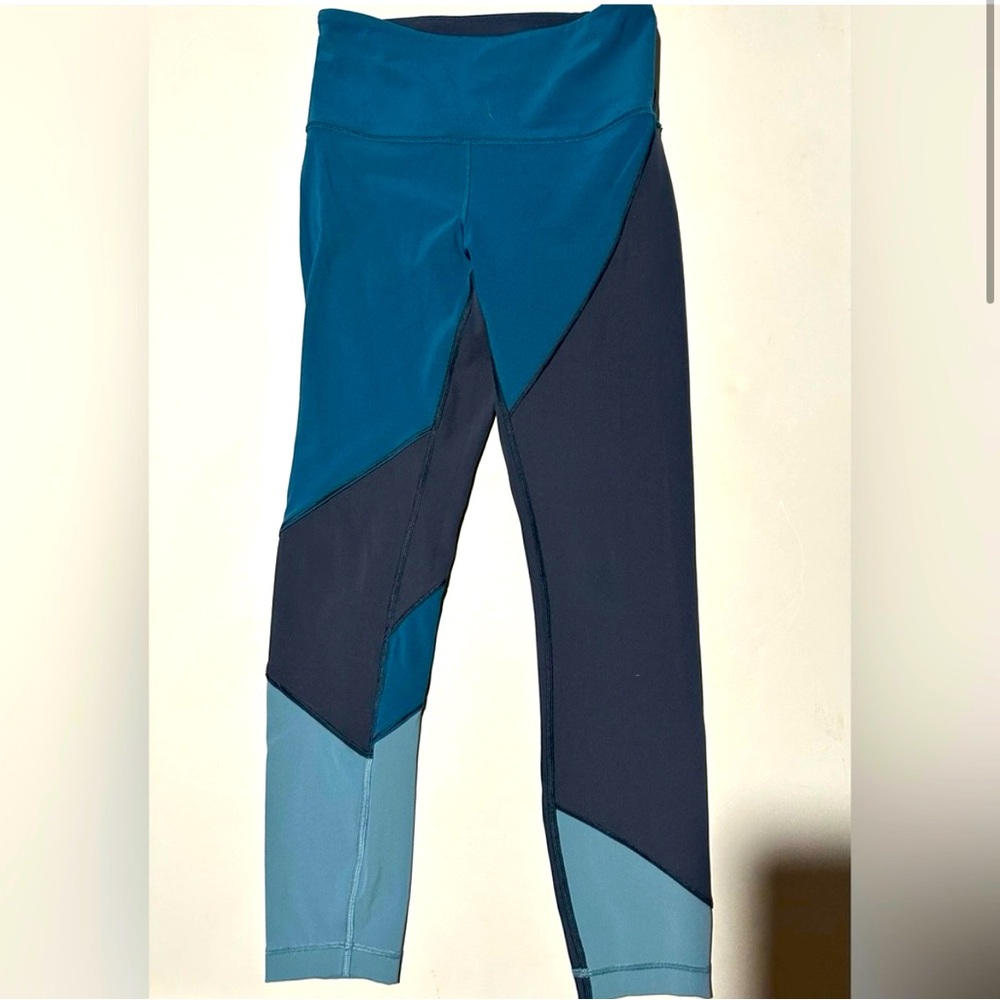 The Lululemon Wunder Under HR Tight 25" Lux
*Special Edition Blue Size 6